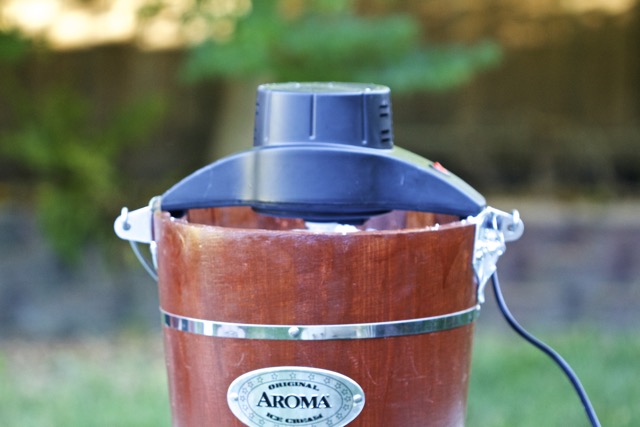 Aroma Old Fashioned Ice Cream Maker |cooking-outdoors.com | Gary House