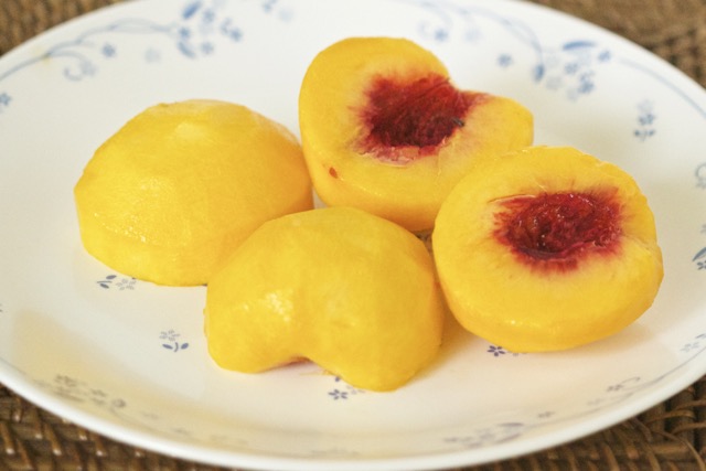 Peeled and halved peaches | Cooking-Outdoors.com | Gary House